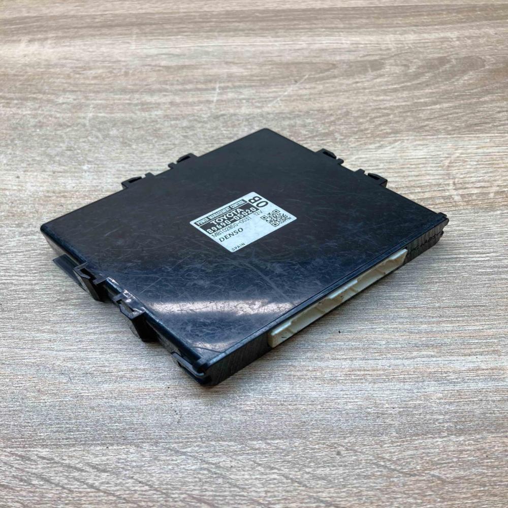 89690 05020 MB102850 0031  Power management control unit Toyota Avensis T270