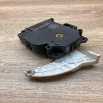 063800 0181   Air flap motor/actuator Toyota Prius (XW30)