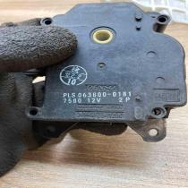063800 0181   Air flap motor/actuator Toyota Prius (XW30)