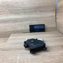 063800 0181   Air flap motor/actuator Toyota Prius (XW30)