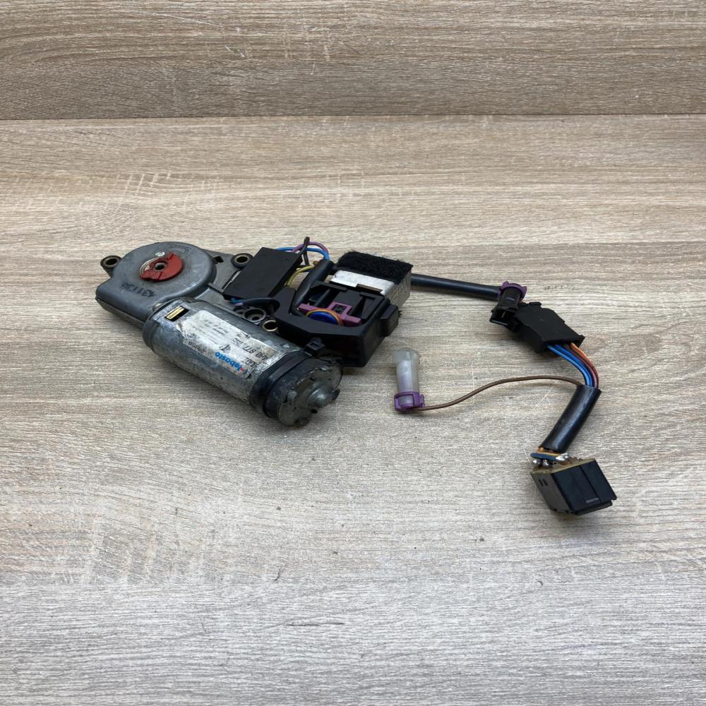 4A0877795 403773  Sunroof motor/actuator Audi A6 S6 C4 4A