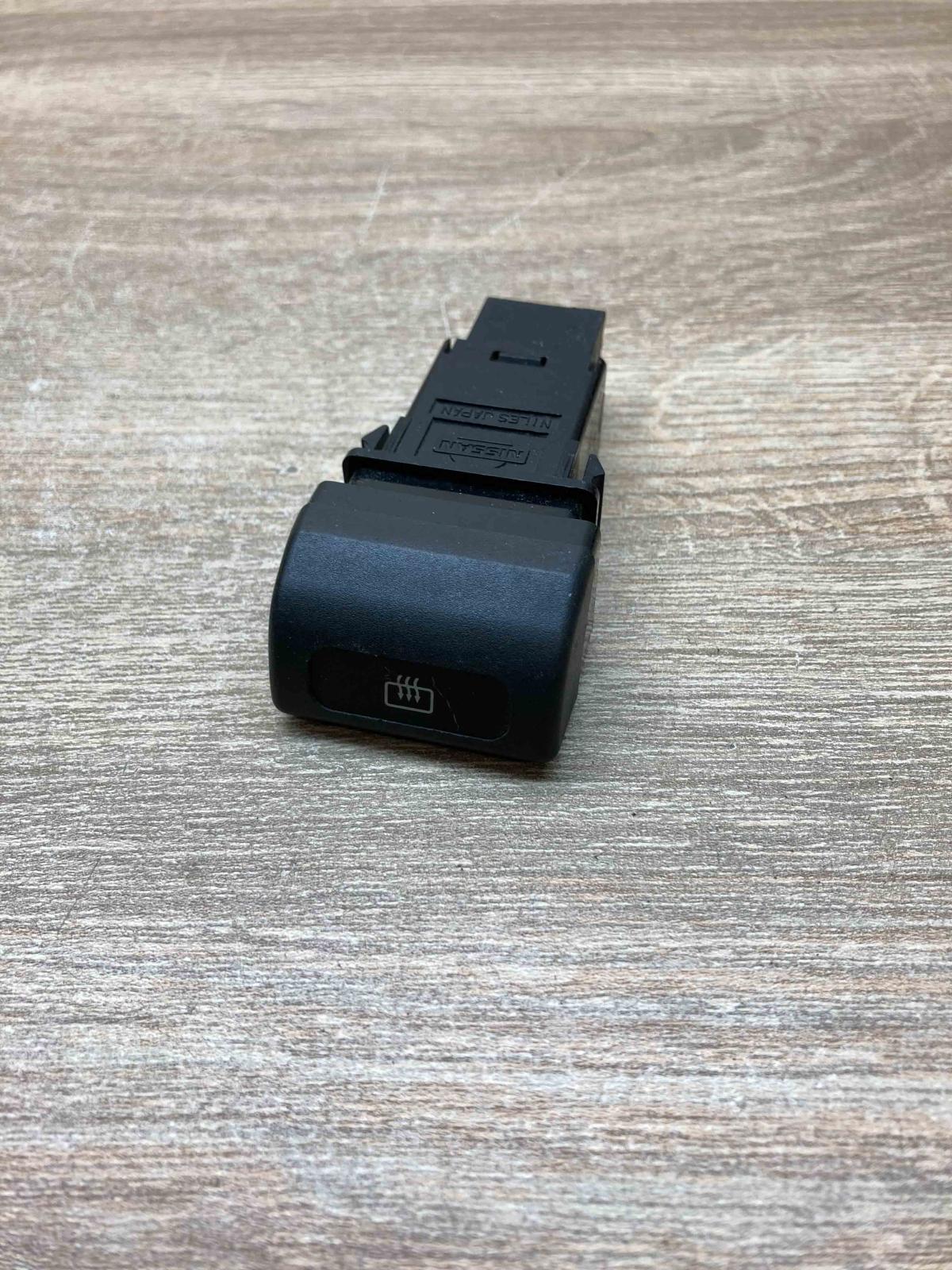 8Z09 Niles Japan Heat Switch   Windscreen/window heater switch Nissan