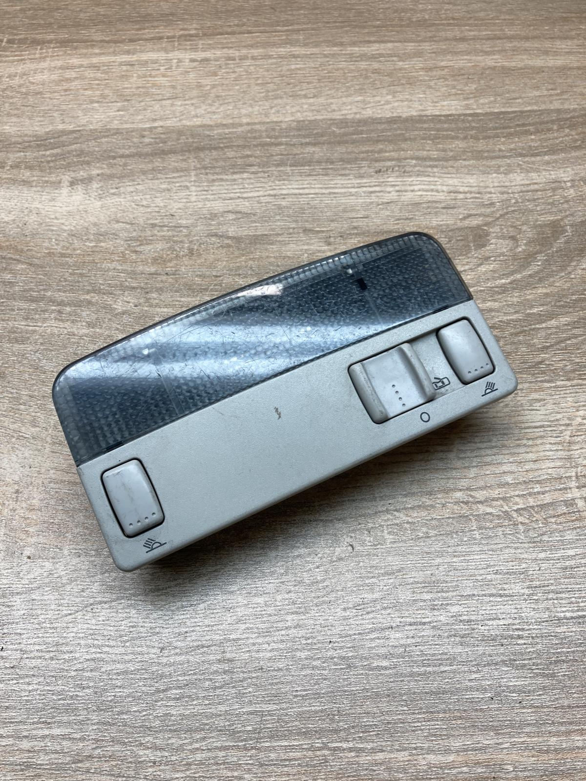 3B0947105B   Front seat light Volkswagen PASSAT B5