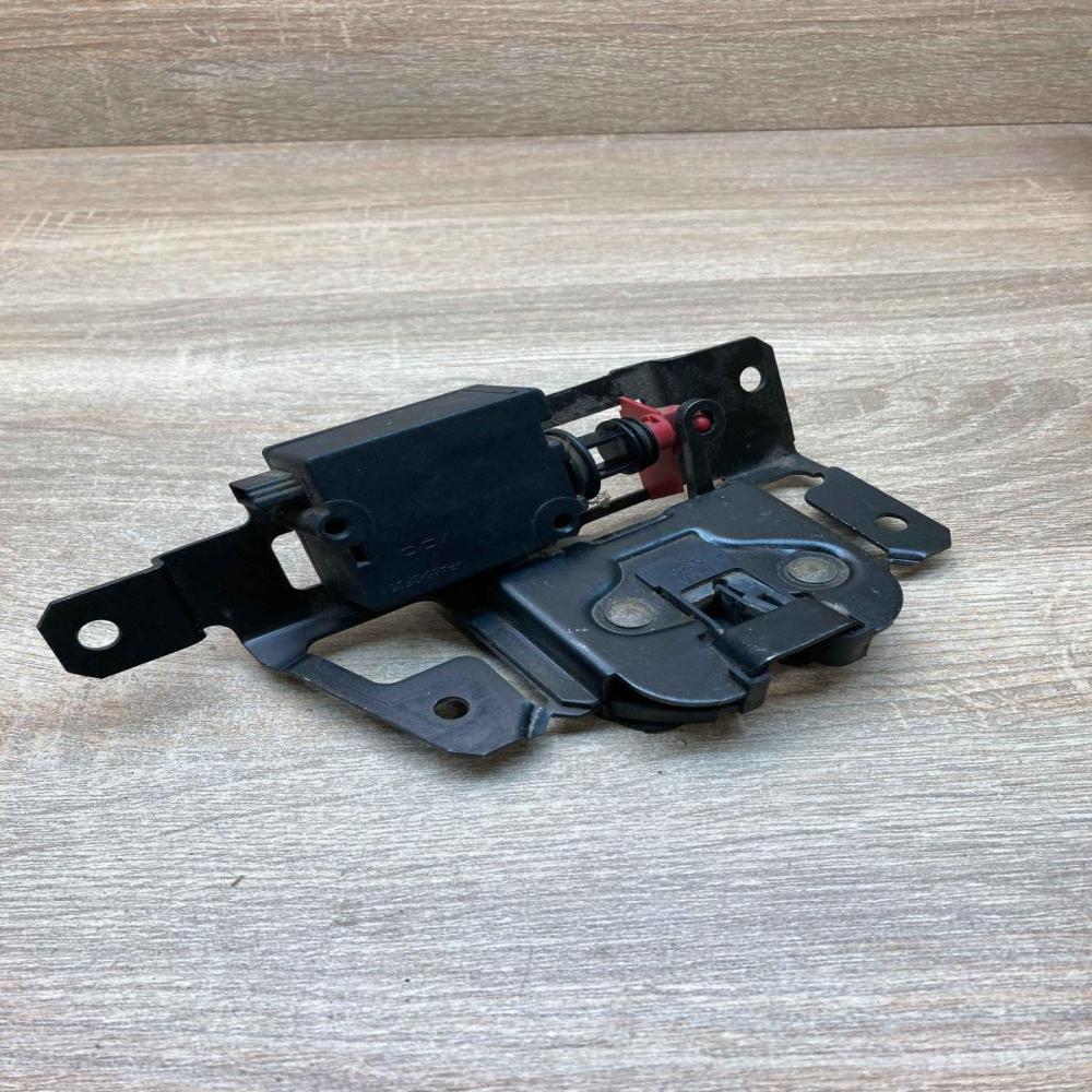 7057364   Tailgate/trunk/boot lock/catch/latch BMW 3 E46