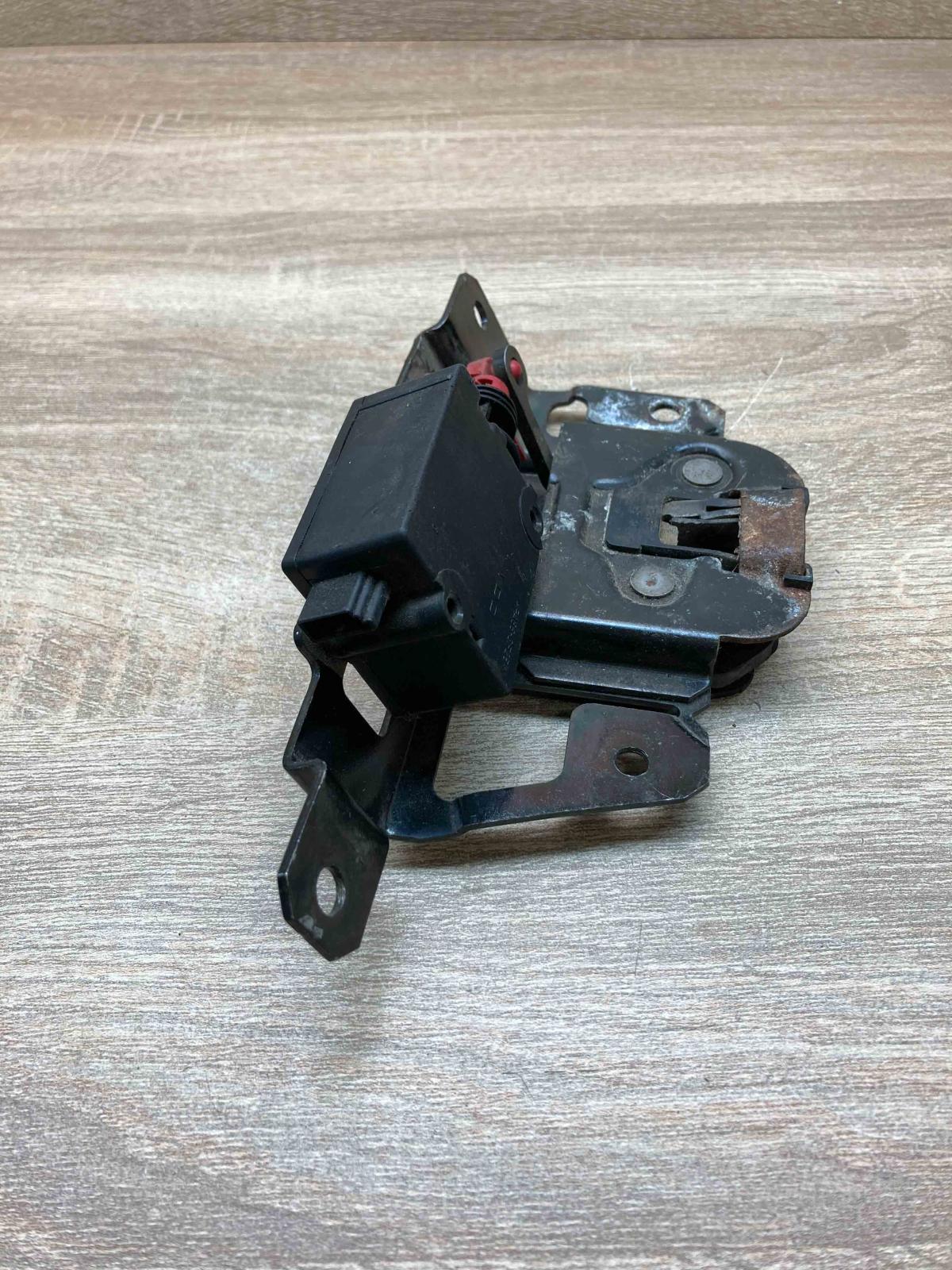7026192   Tailgate/trunk/boot lock/catch/latch BMW 3 E46