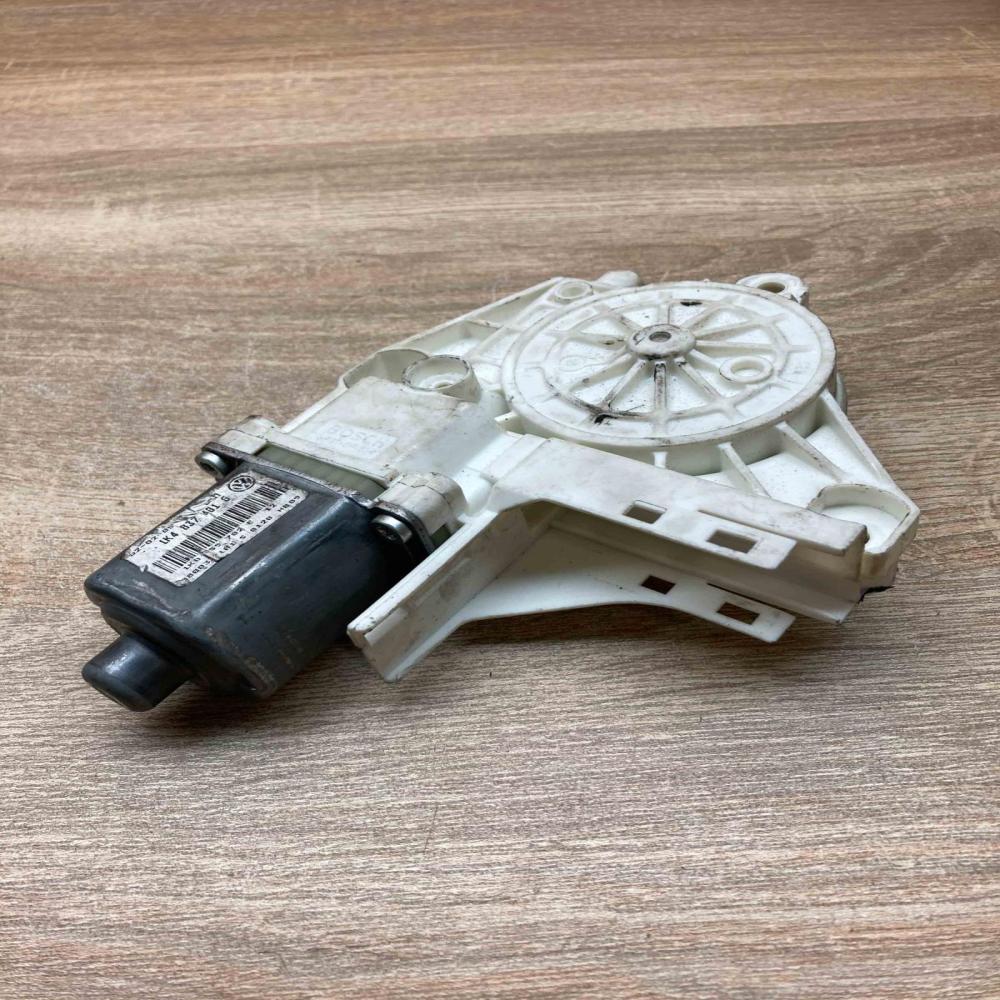 1K4837401G 1K0355702E  Front door window regulator motor Volkswagen Golf V