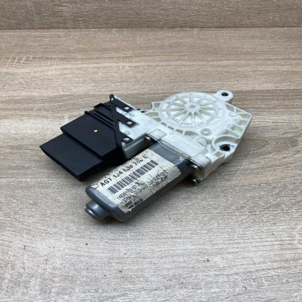 1J4839756C 9776 101438 202  Rear door window regulator motor Volkswagen Golf IV