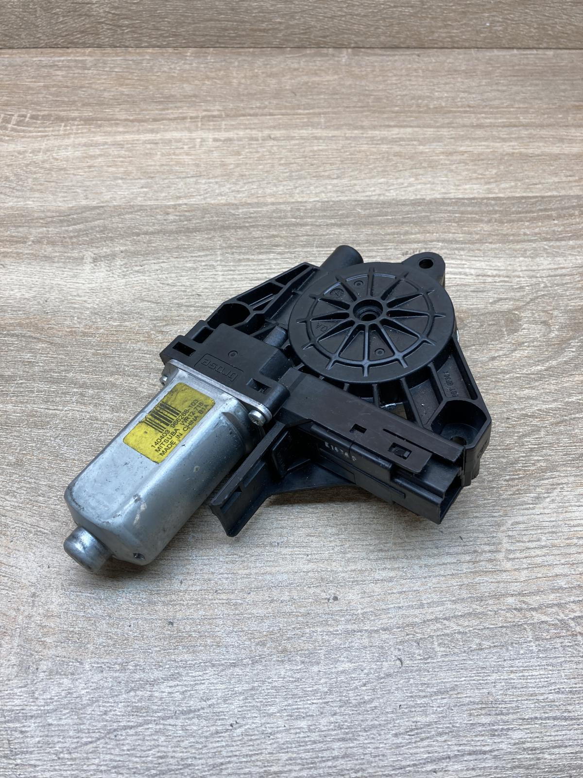 966268 966268 103  Front door window regulator motor Volvo V60