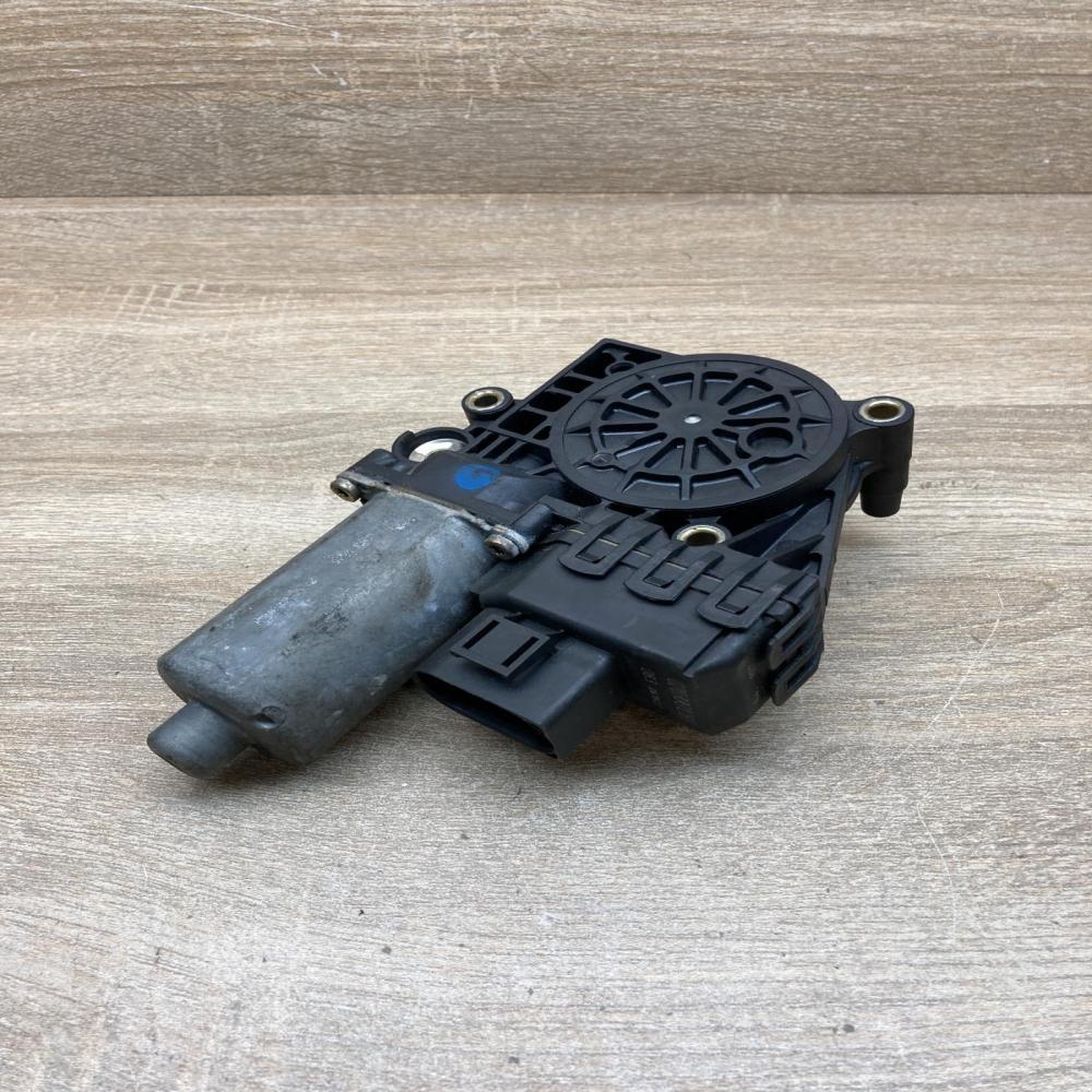 0130821785 0203001289  Rear door window regulator motor Audi A6 S6 C5 4B