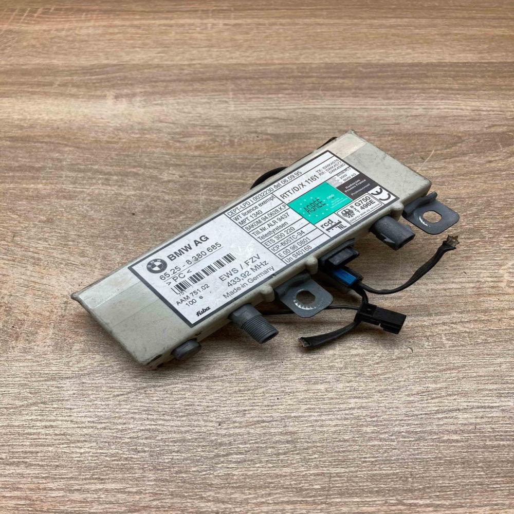 8380685   Aerial antenna amplifier BMW 7 E38
