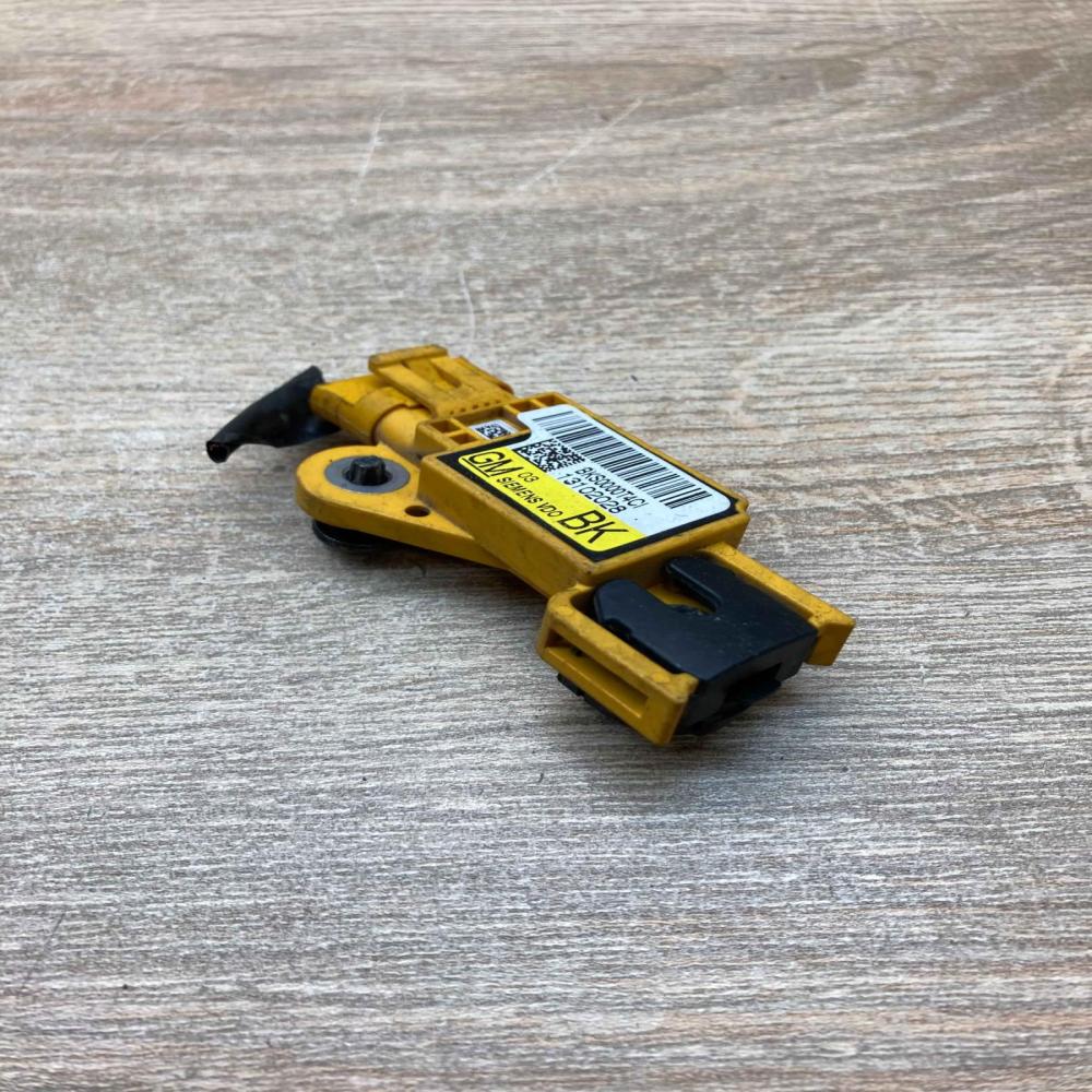 13102028   Airbag deployment crash/impact sensor Opel Signum