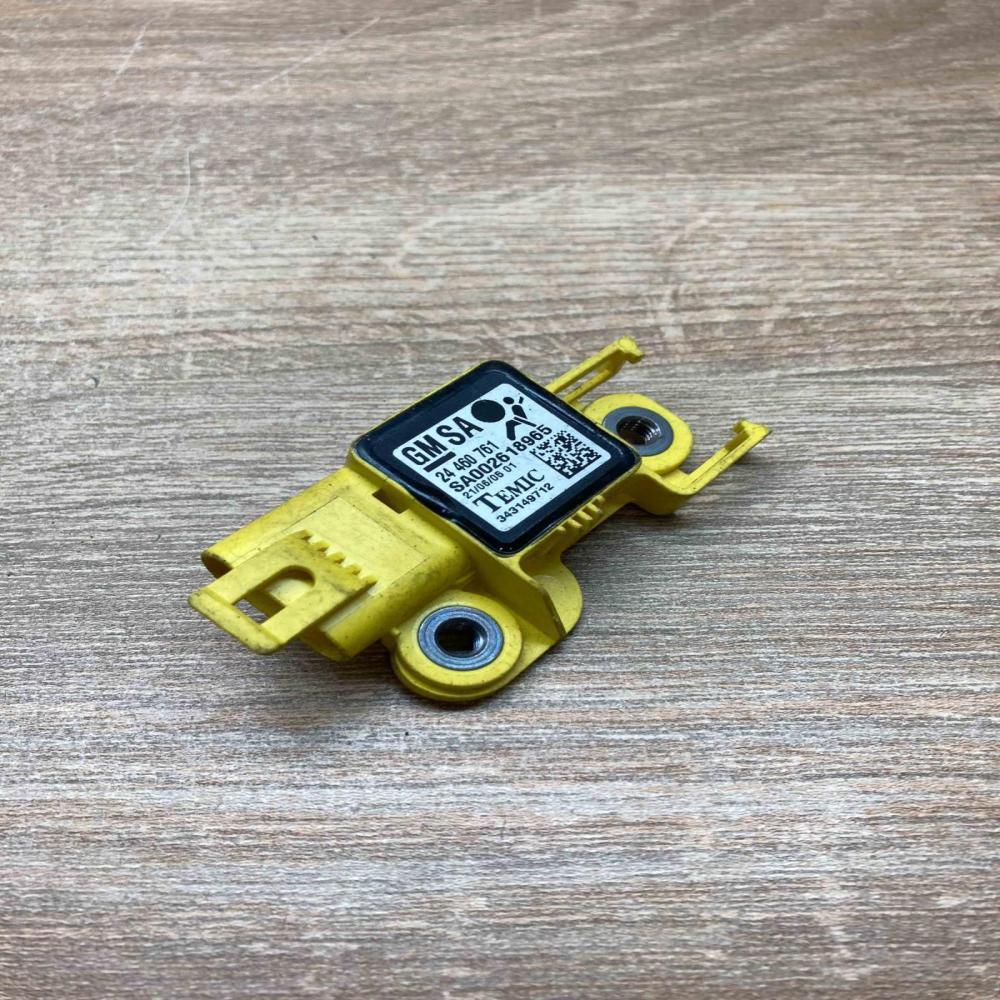 24460761   Airbag deployment crash/impact sensor Opel Zafira B