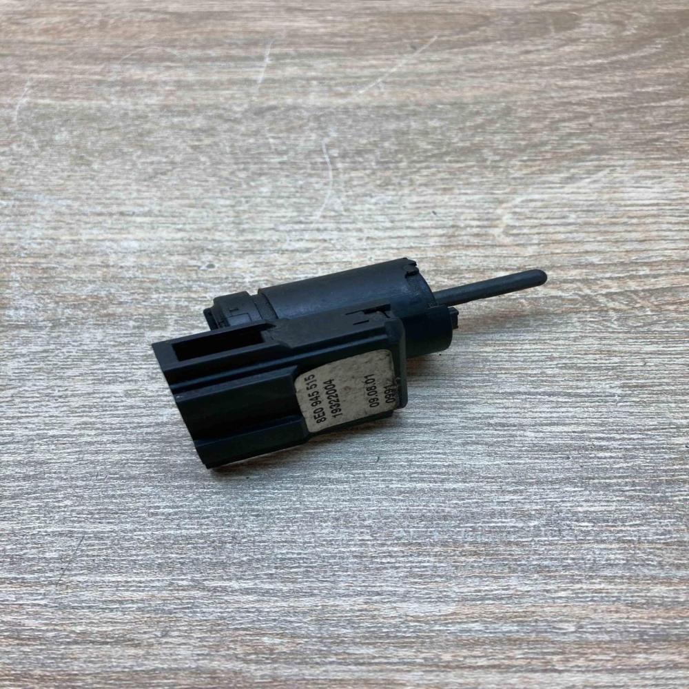 8E0945515   Brake pedal sensor switch Audi A3 S3 8L