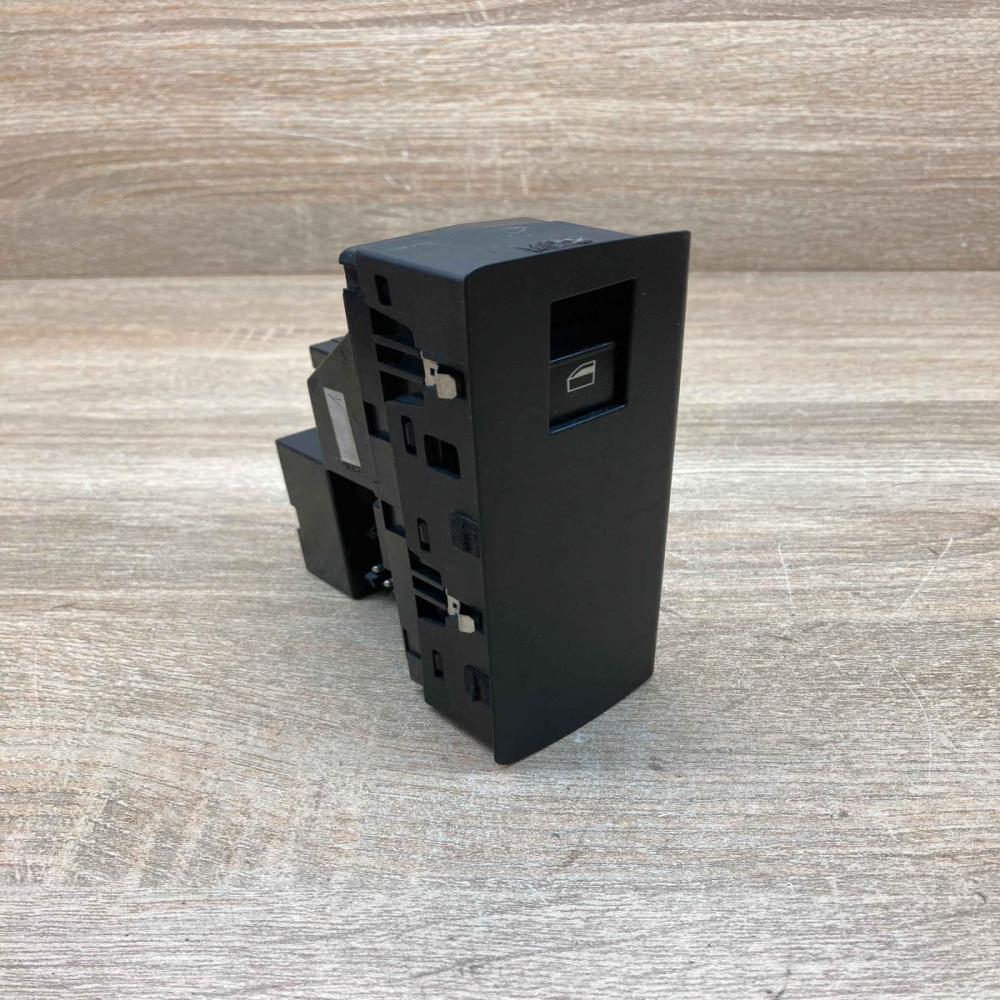 6952800   Electric window control switch BMW X5 E53