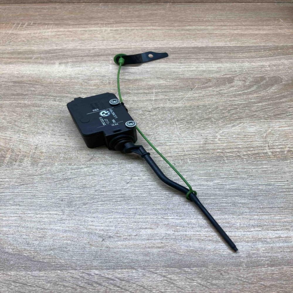 8372240   Fuel tank cap lock motor BMW 3 E46