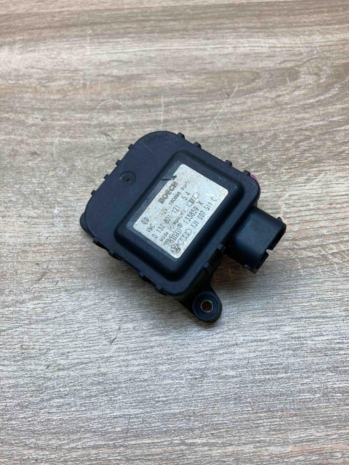 1J1907511C 0132801121  Air flap motor/actuator Volkswagen Golf IV