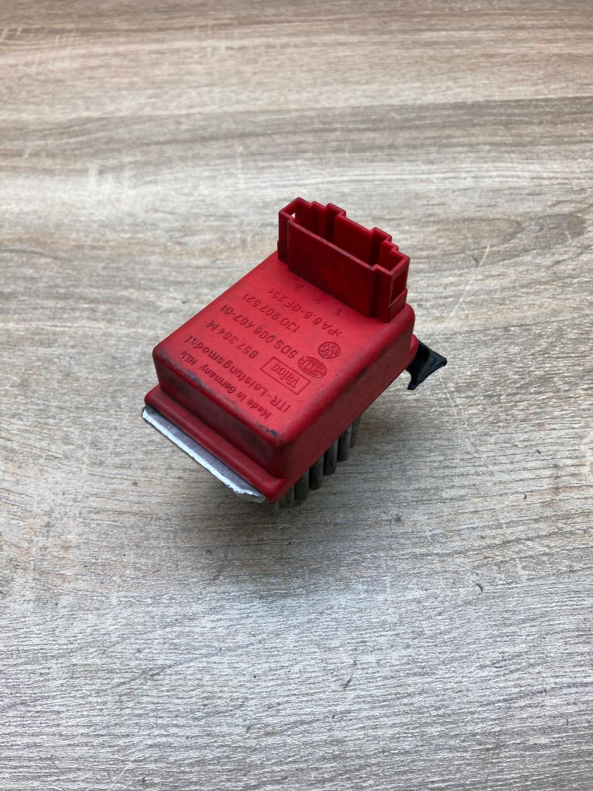 1J0907521 5DS006467  Heater blower motor/fan resistor Audi A4 S4 B5 8D