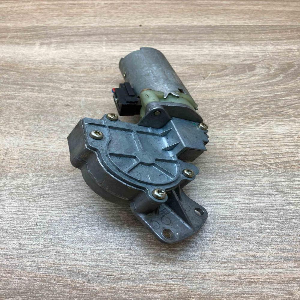 0130002487   Sunroof motor/actuator Audi A6 S6 C5 4B