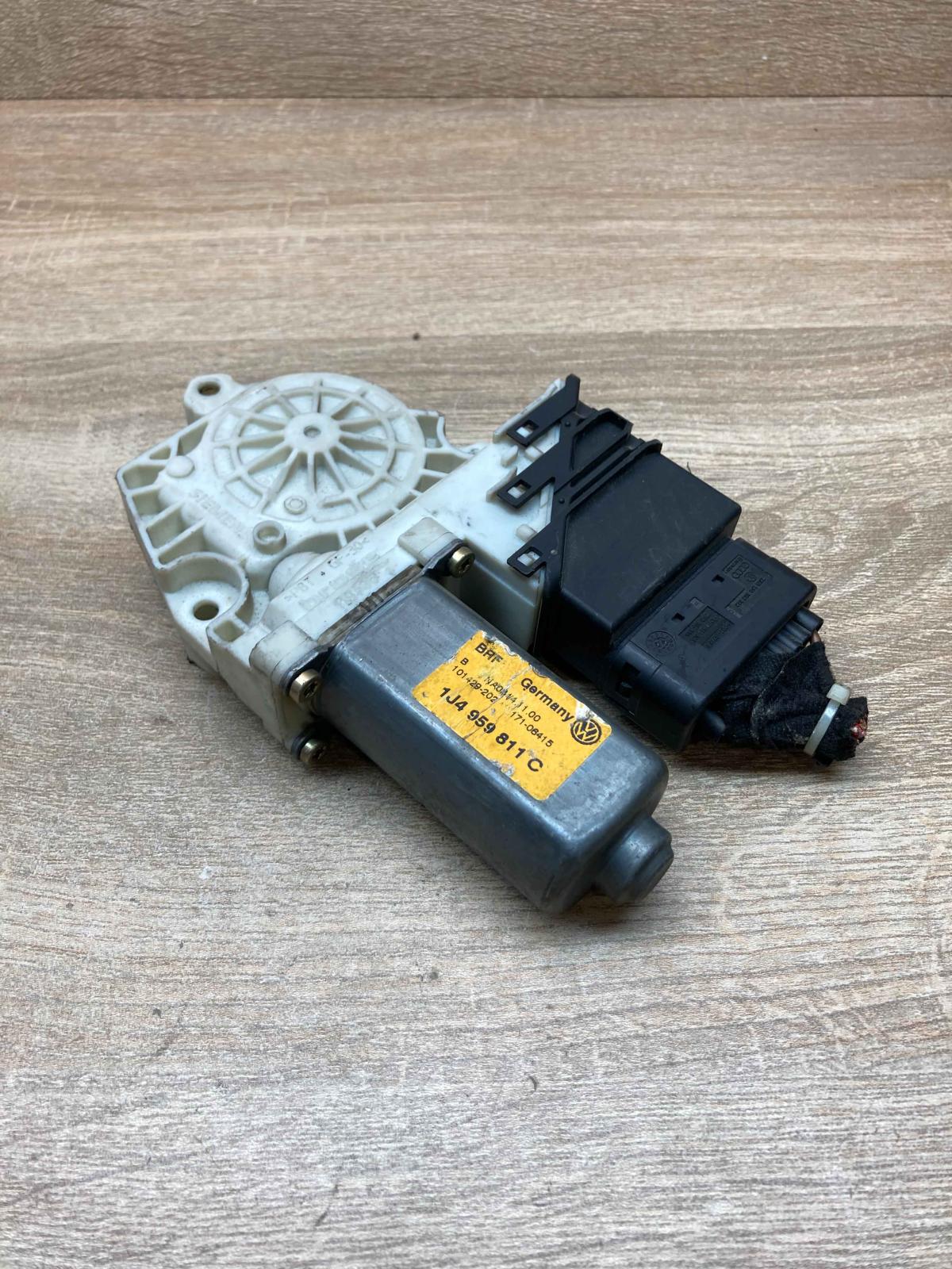 1J4959811C 9776 101439 203  Rear door window regulator motor Volkswagen Golf IV