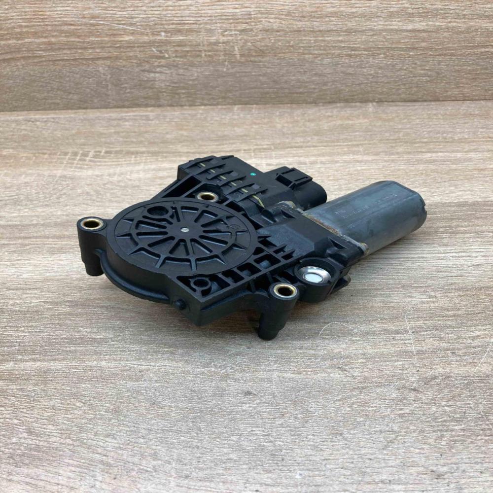 0130821785 1800011001  Rear door window regulator motor Audi A6 S6 C5 4B