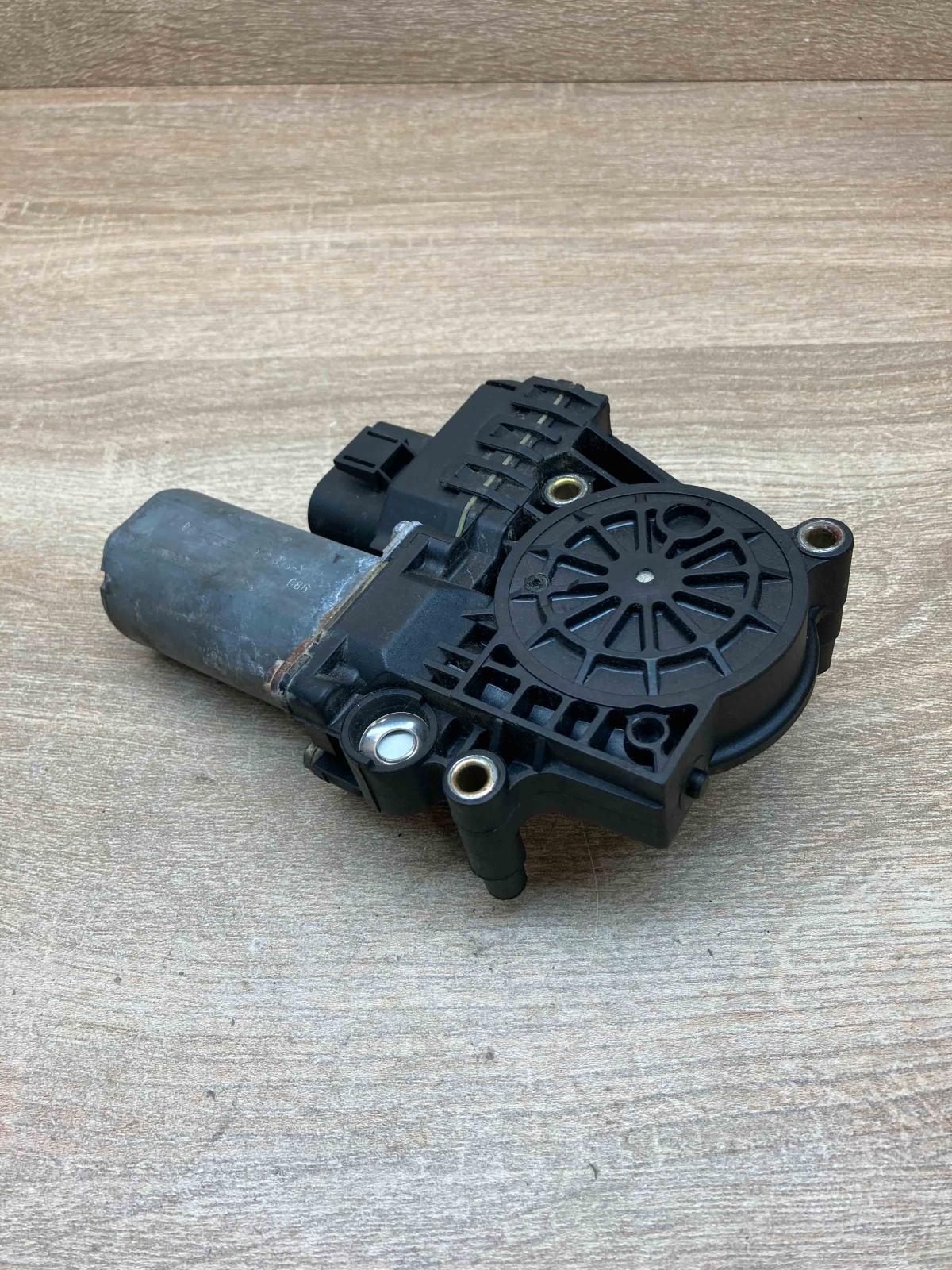 2003006878   Rear door window regulator motor Audi A6 S6 C5 4B