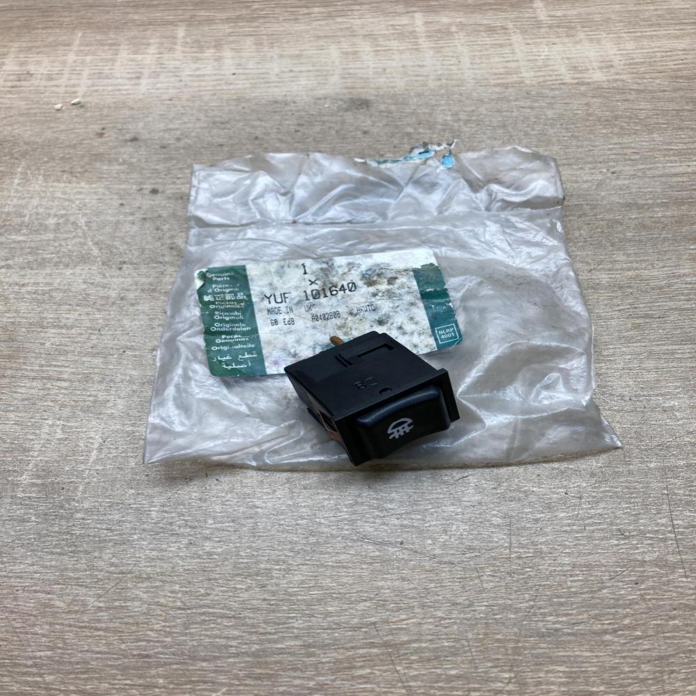YUF101640 A0402808  Fog light switch Land Rover Defender
