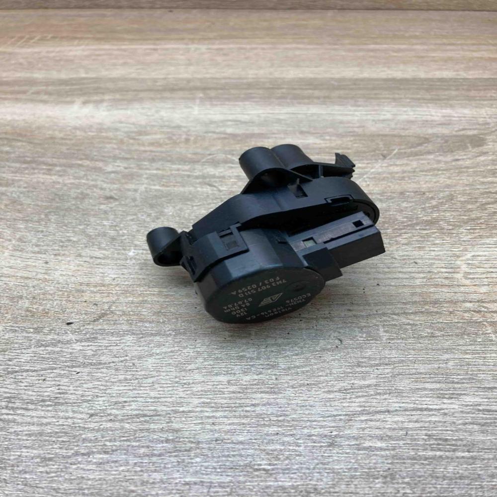 YM2H 19E616 CA 7M3907511D  Air flap motor/actuator Ford Galaxy