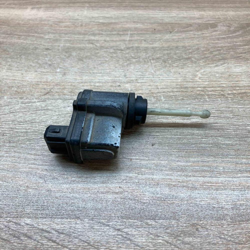 8D0941295A   Headlight level adjustment motor Audi A4 S4 B5 8D