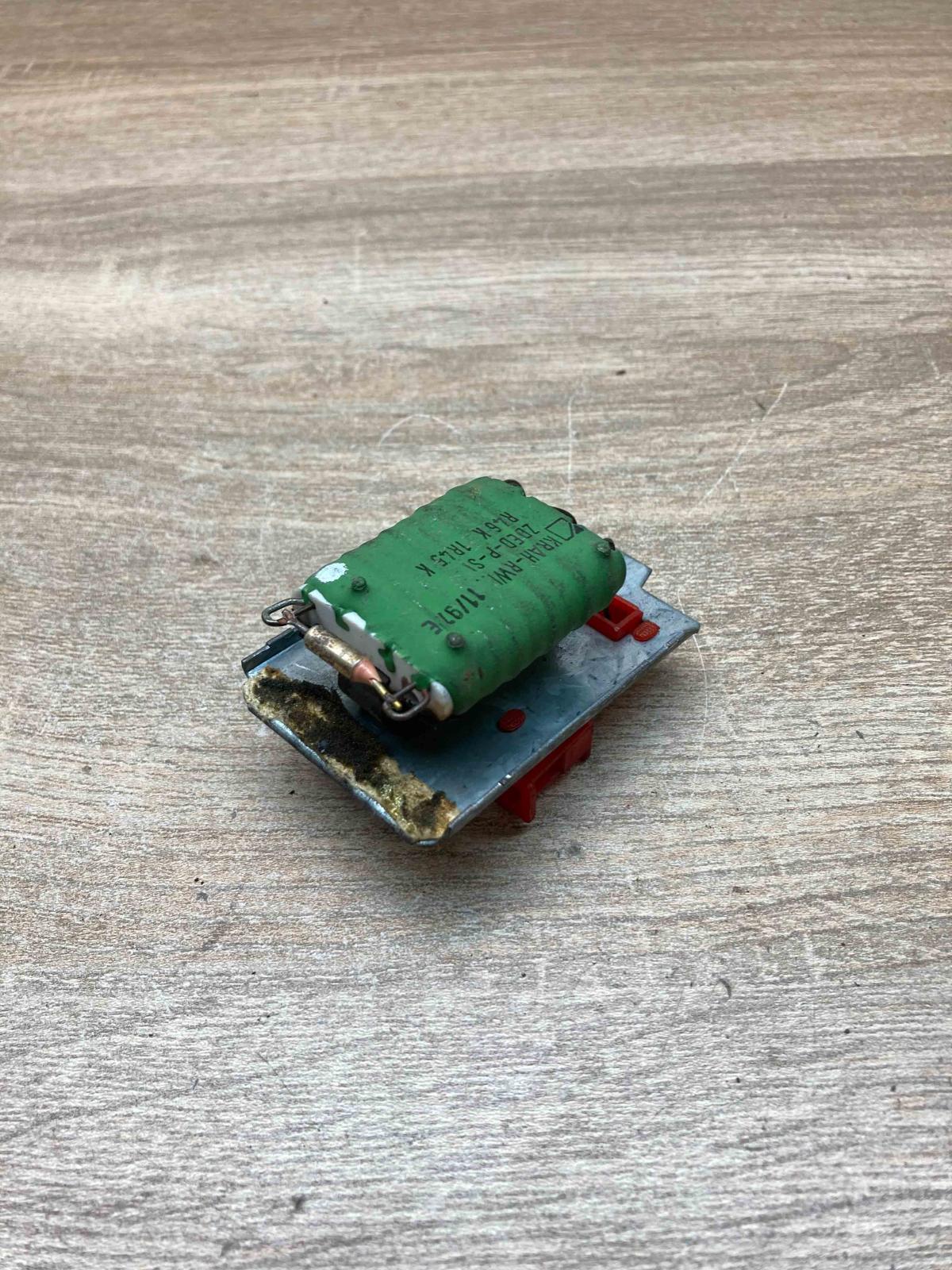 701959263C   Heater blower motor/fan resistor Volkswagen Transporter - Caravelle