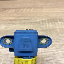 1K0955557A   Airbag deployment crash/impact sensor Volkswagen Golf Plus