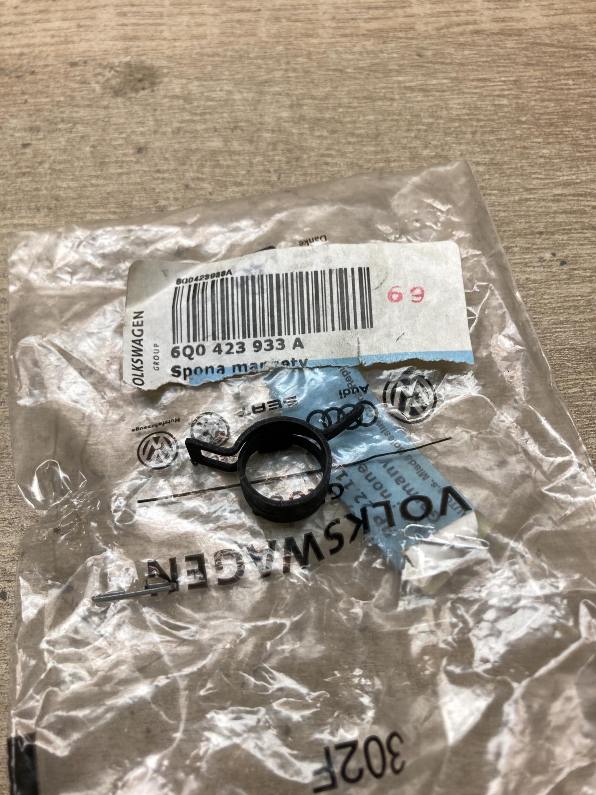 6Q0423933A   Steering tie rod boot Volkswagen Polo