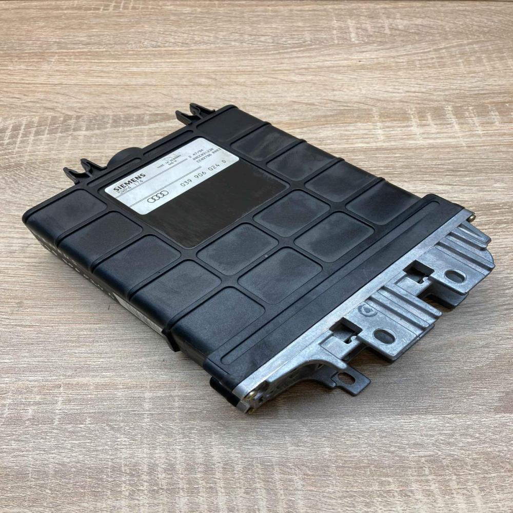 039906024D 5WP4174  Engine control unit/module ECU Audi A6 S6 C4 4A