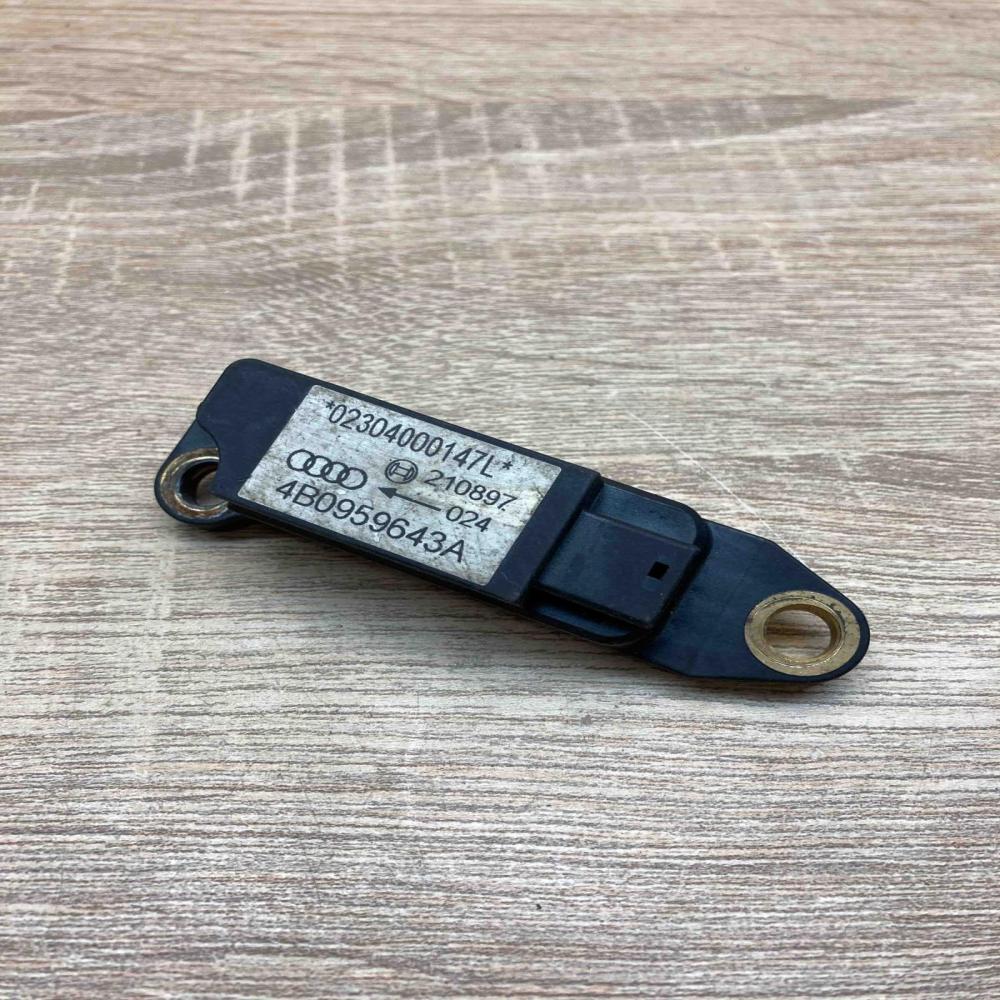 4B0959643A   Airbag deployment crash/impact sensor Audi A6 S6 C5 4B