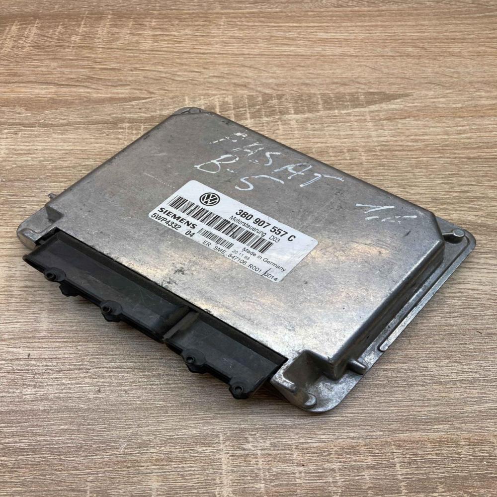 3B0907557C 5WP433204  Engine control unit/module ECU Volkswagen PASSAT B5