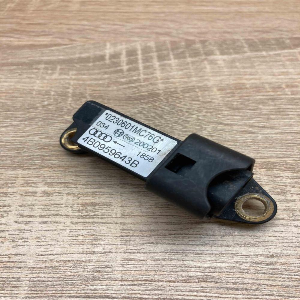4B0959643B   Airbag deployment crash/impact sensor Audi A6 S6 C5 4B