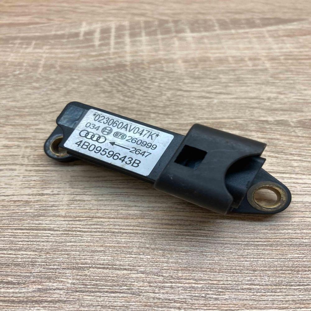 4B0959643B Air Crash  Airbag deployment crash/impact sensor Audi A6 S6 C5 4B