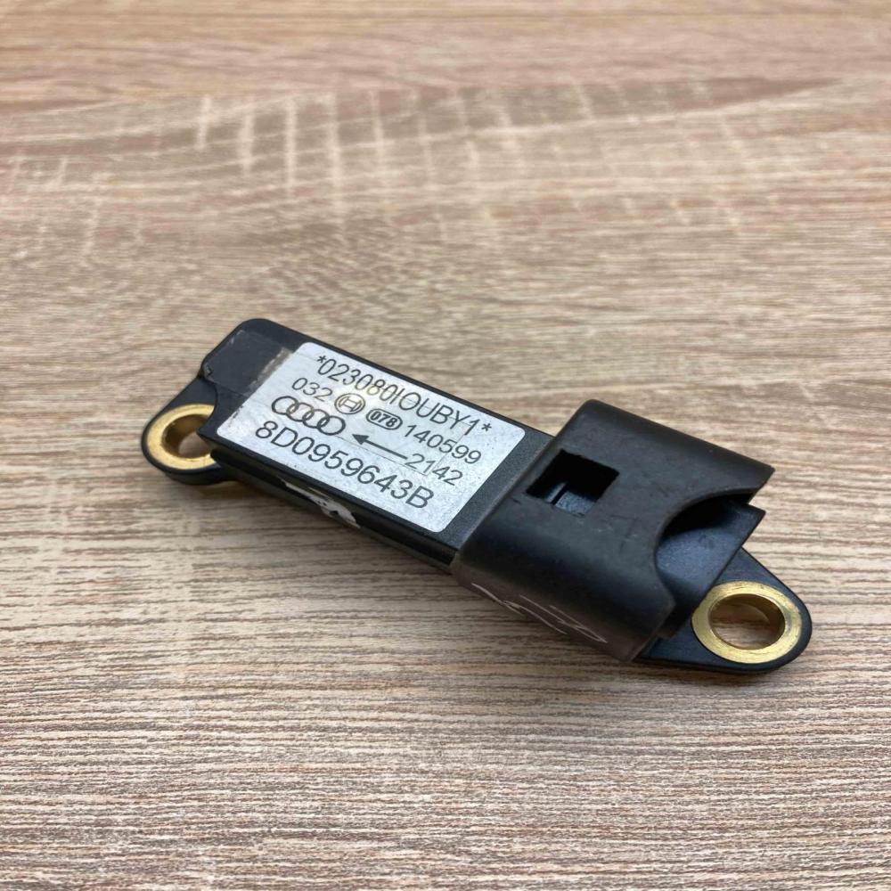 8D0959643B   Airbag deployment crash/impact sensor Audi A4 S4 B5 8D