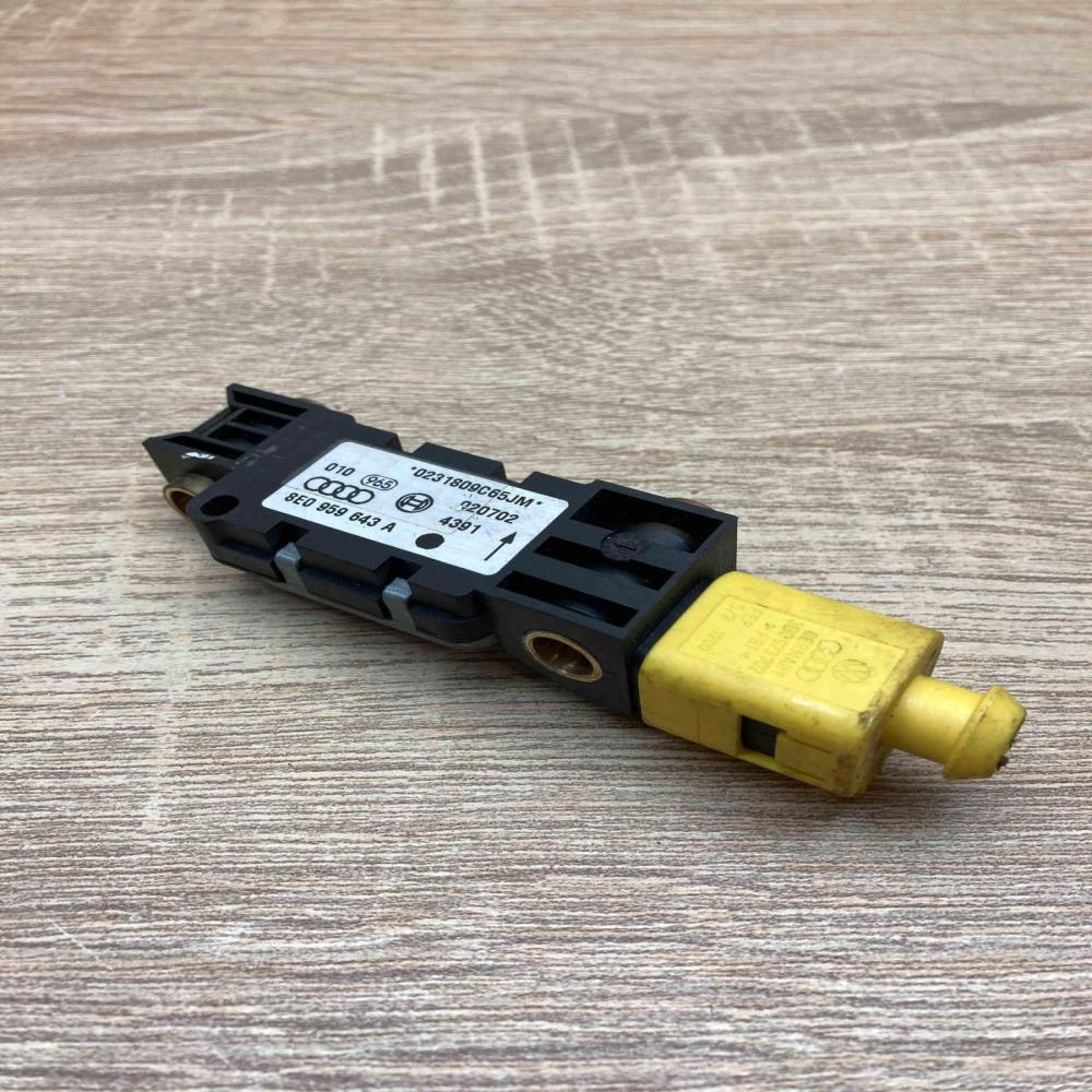 8E0959643A Unit  Airbag deployment crash/impact sensor Audi A6 S6 C5 4B