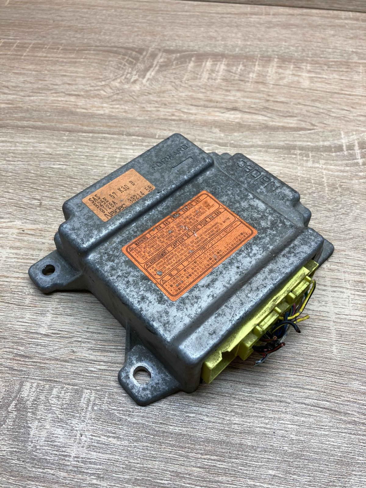 B25E57K30B 3321458  Airbag control unit/module Mazda 323