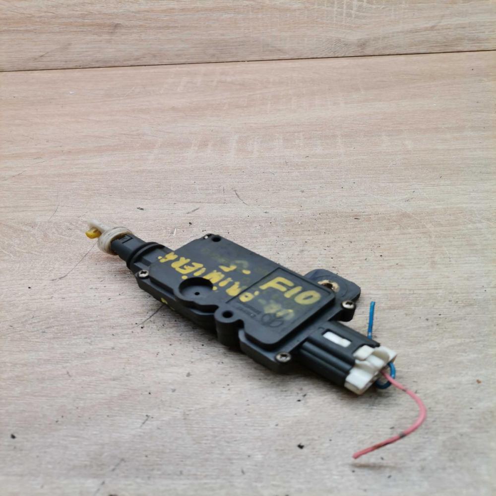 84680 9f500   Central locking motor Nissan Primera