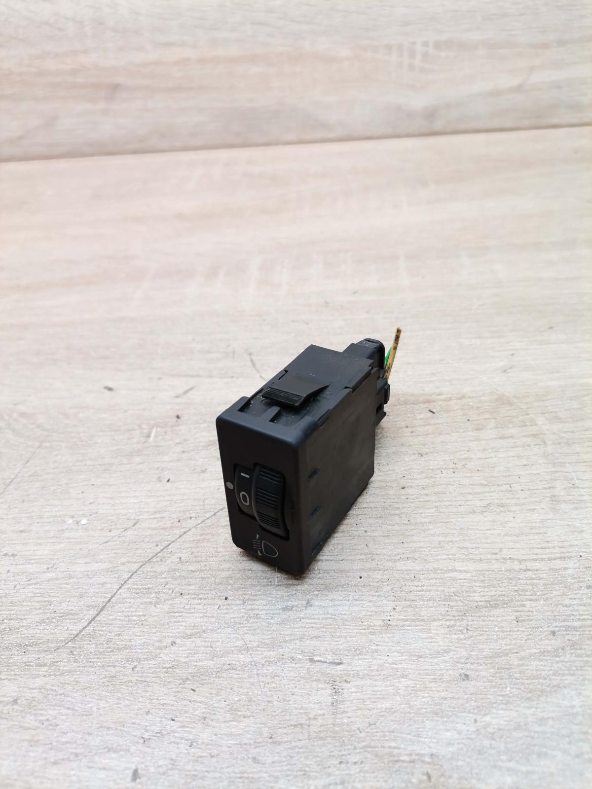 m9280   Light switch Toyota Avensis T250