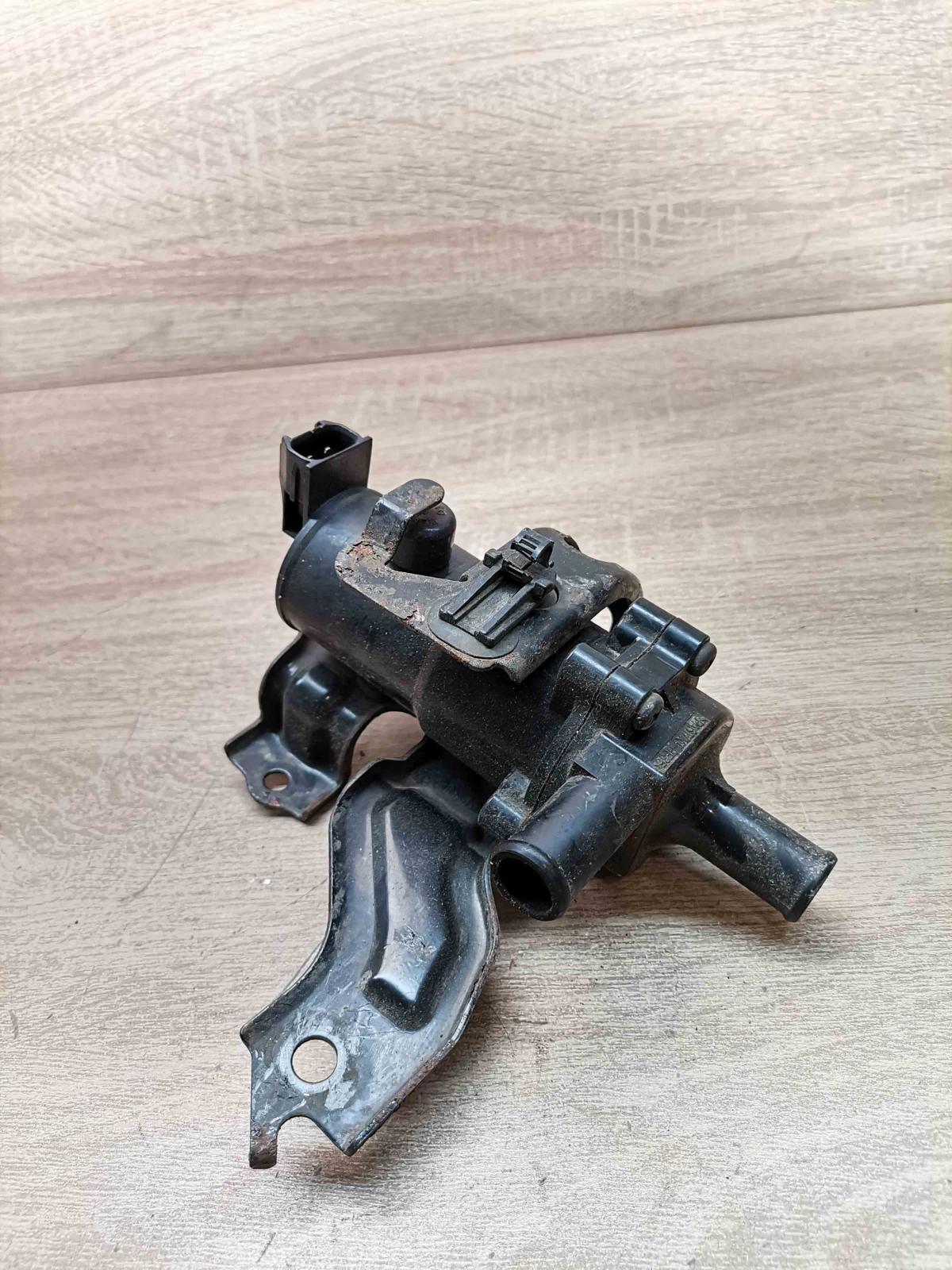 064100 0951   Electric auxiliary coolant/water pump Toyota Prius (XW20)