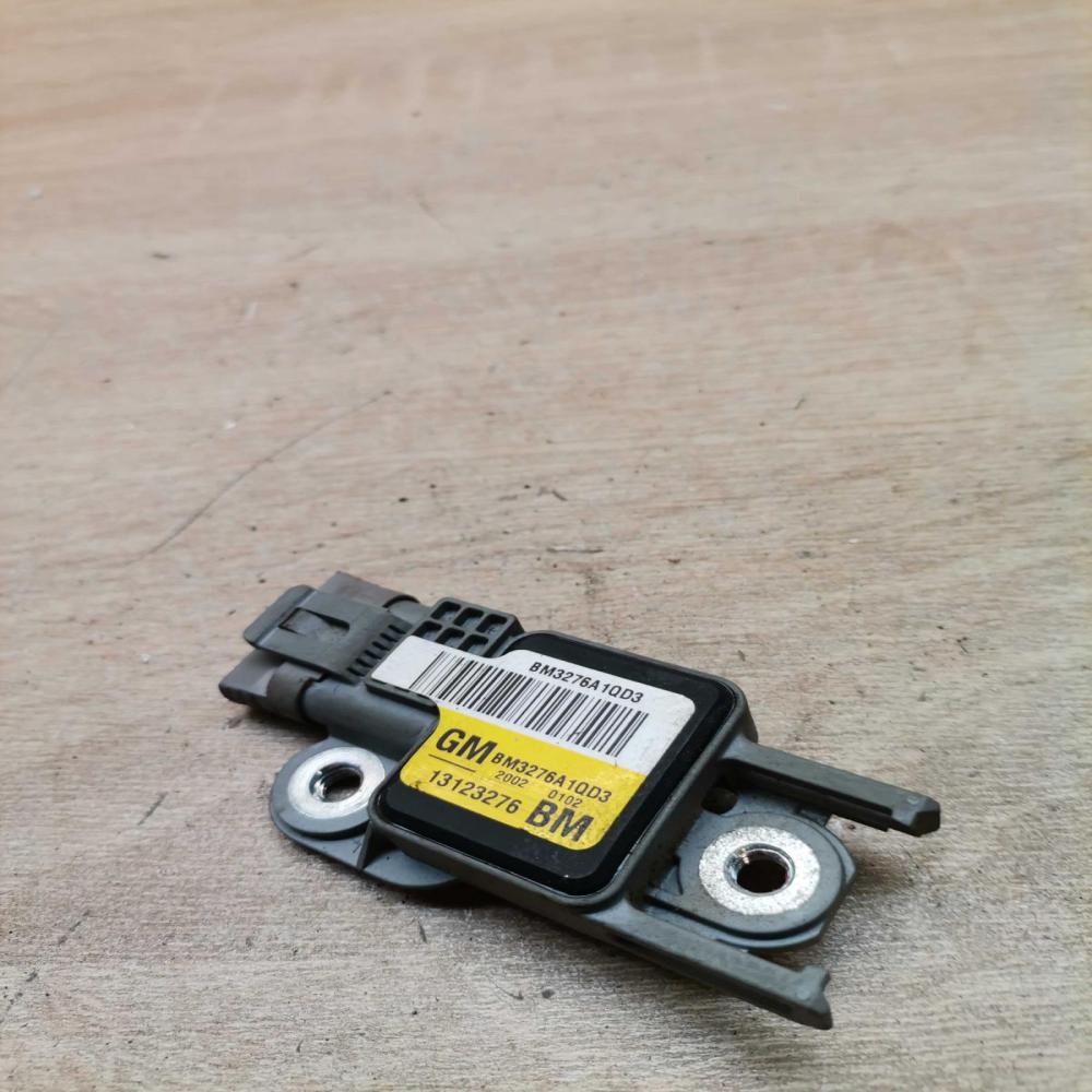 13123276   Airbag deployment crash/impact sensor Opel Vectra C