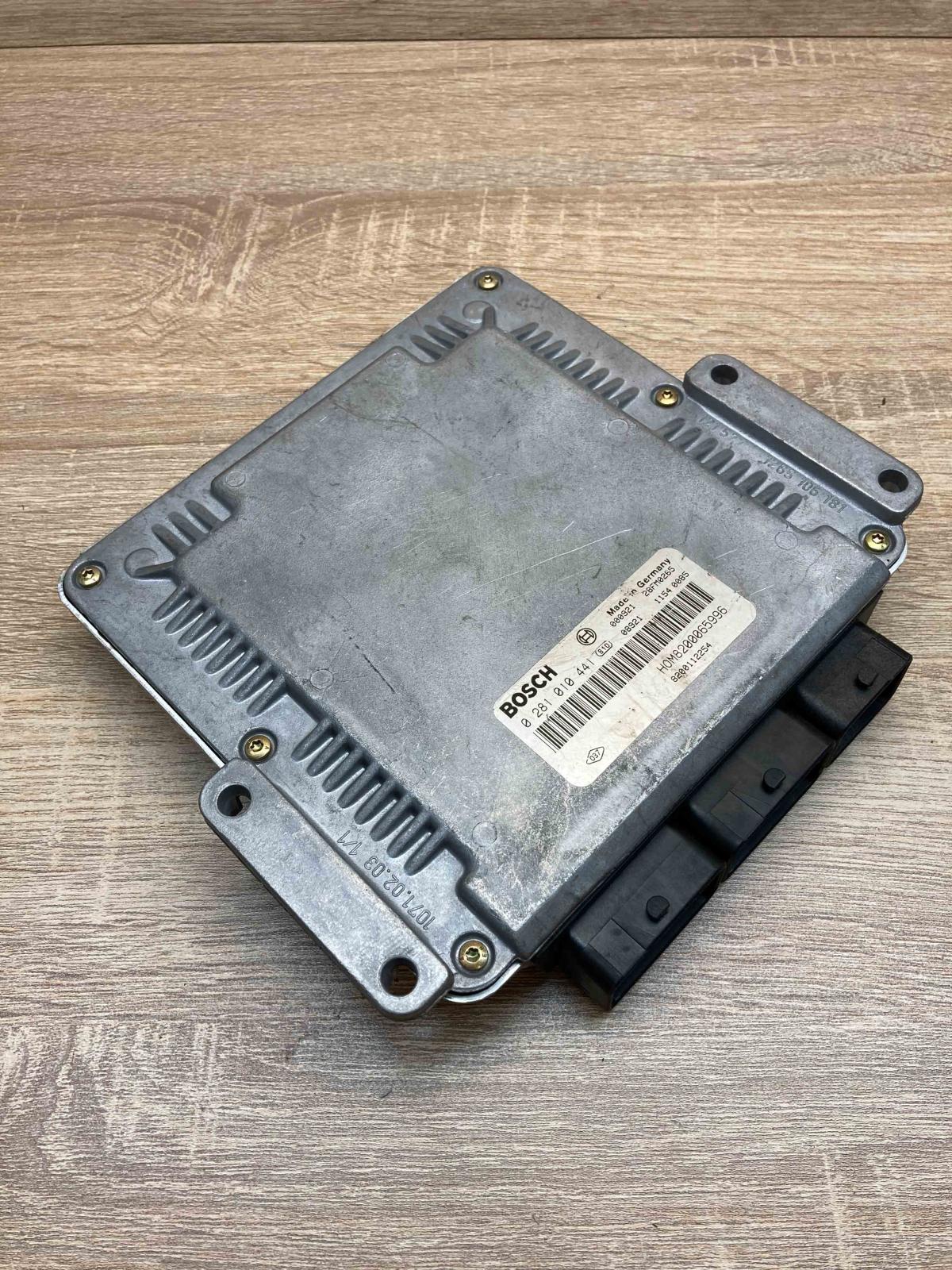 HOM8200065996 0281010441  Engine control unit/module ECU Volvo S40, V40