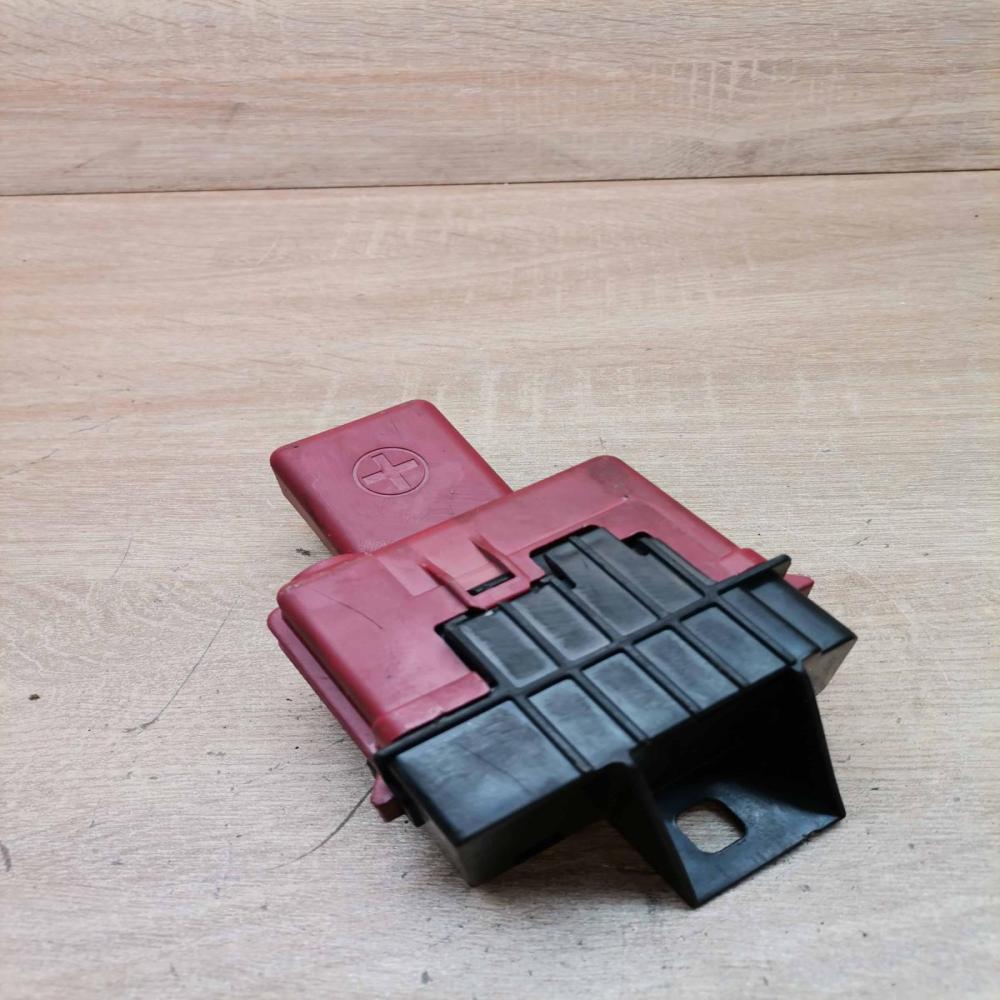 Main 120a 5a  Battery relay fuse Toyota Prius (XW20)