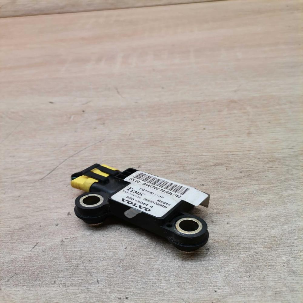 30613044a f012350071  Airbag deployment crash/impact sensor Volvo S40, V40