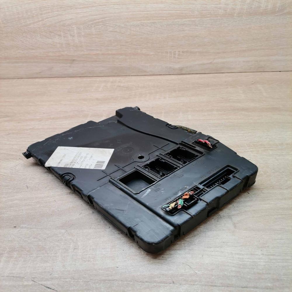 8200305574   Central body control module Renault Megane II