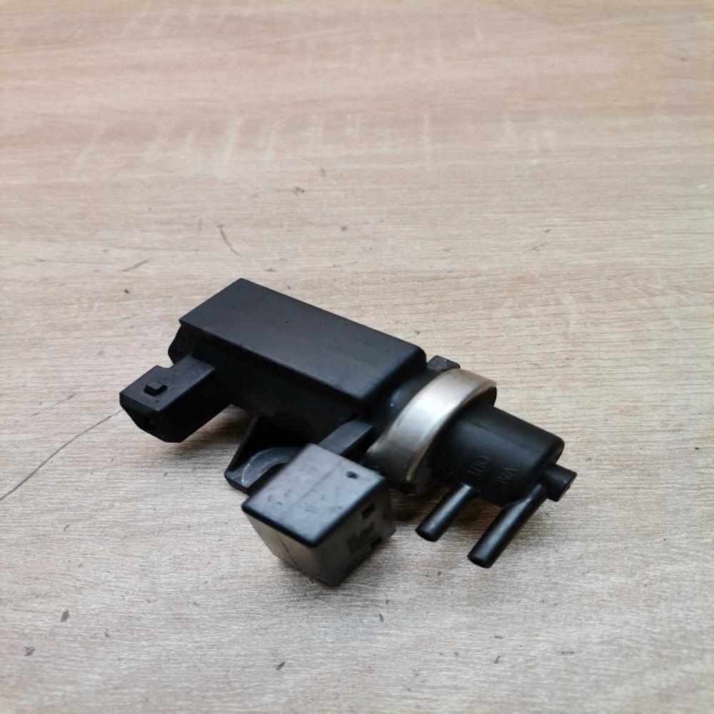72279601   Valve vacuum BMW 7 E65 E66