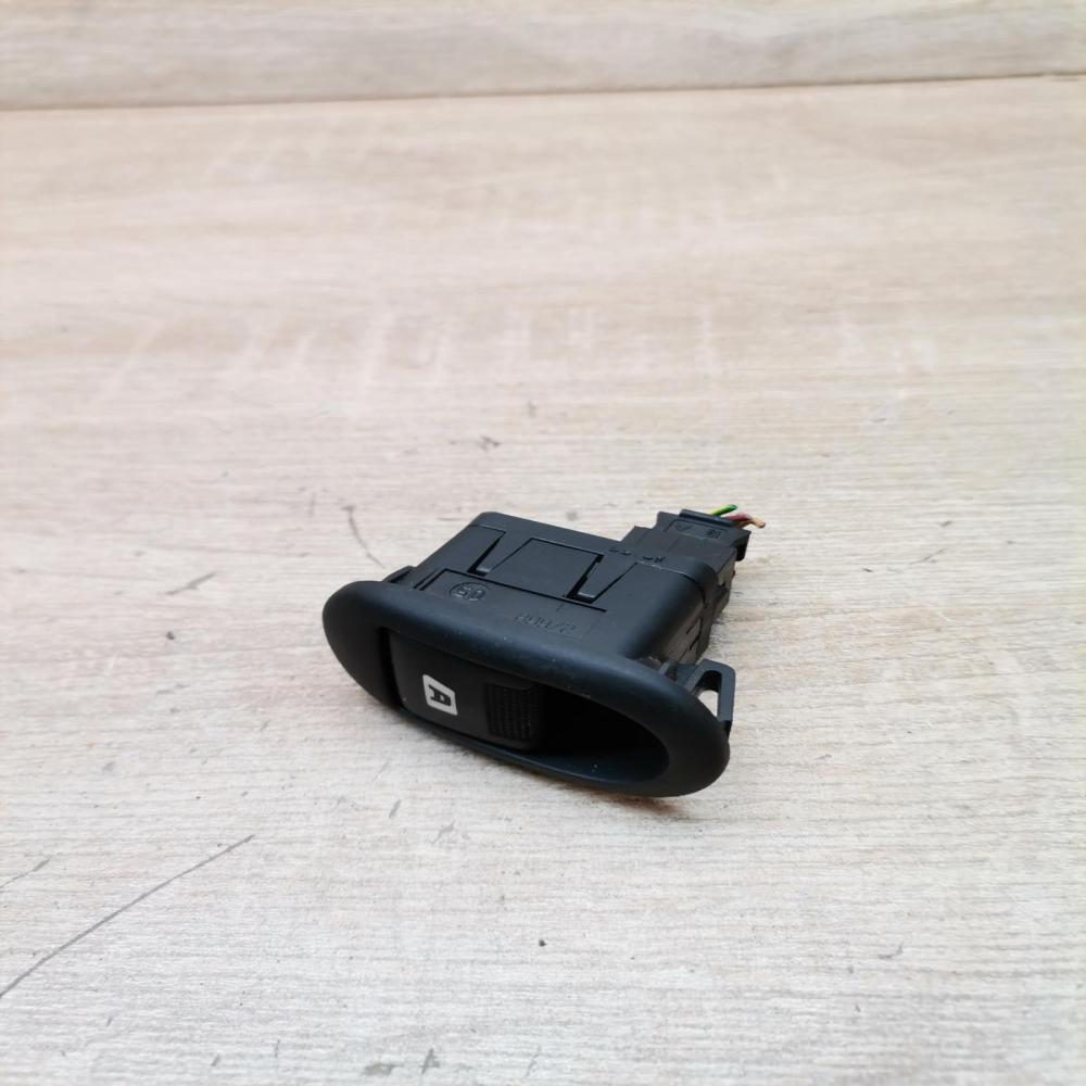96401469xt   Electric window control switch Peugeot 1007