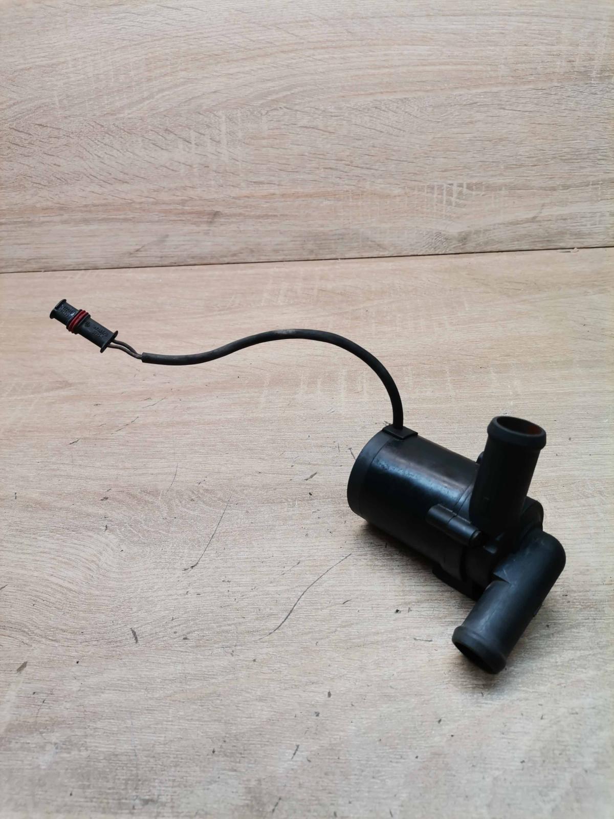 70207320 242401t  Electric auxiliary coolant/water pump Toyota Corolla Verso E12